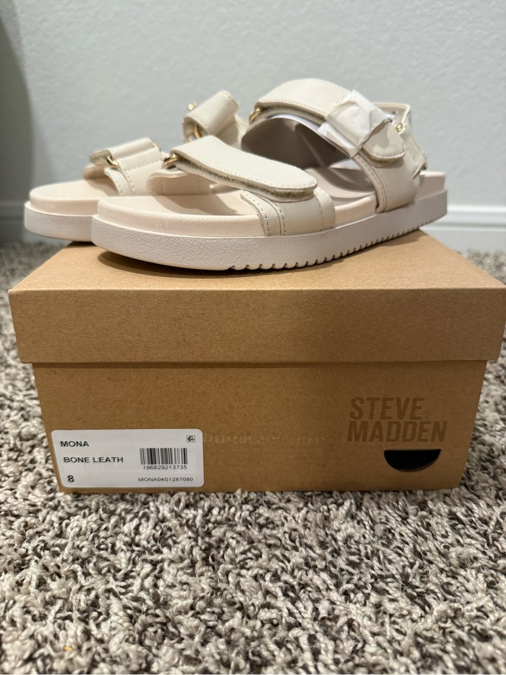 Steve Madden women’s Sandals in Bone Leather